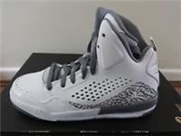 Lebron 17 Flyknit Oreo GS UK 3 EUR 35.5 Black White BQ5594 002