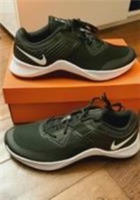 NIKE Men/'s MC Trainer Gymnastics Shoe, Black/White, 10.5 UK