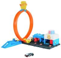 Hot Wheels Toy Car Track Set, Super Police Station Playset with 1:64 Scale Die-Cast Vehicle, Adjustable Loop for Multiple Ways to Race & Stunt, JBM71