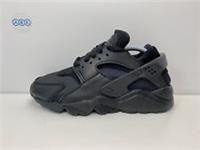 Nike huarache trainers in black