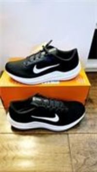 Nike Men/'s Winflo 10 Sneaker, Black, White, Black, 10.5 UK