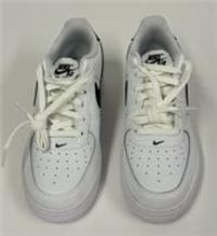 NIB YOUTHS NIKE AIR FORCE 1 TRAINERS UK 6 WHITE/ BLACK LEATHER CASUAL LACES