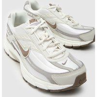 Nike Initiator Trainers in Beige & Brown