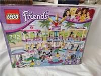 LEGO FRIENDS: Heartlake Shopping Mall (41058)