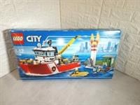 LEGO CITY Fire Boat 60109