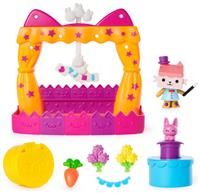 Gabby’s Dollhouse, Baby Box Talent Show Balcony Playset, 8-Pcs with Toy Figures, Doll’s House Accessories and Sensory Play, Kids’ Toys for Girls and Boys 3+, Medium