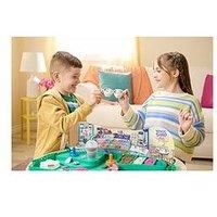 Kinetic Sand, Café Case with 793g Play Sand in 4 Colours, 9 Tools and Moulds, Storage, Kids’ Toys for Girls and Boys Aged 5 and up