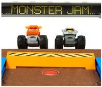 Monster Jam Mini Freestyle Flip Arena Playset and Storage with 2 Mini Trucks, Kids Toys for Boys and Girls Ages 3 and up