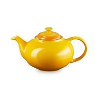 Le Creuset Stoneware Classic Teapot, 1.3 litres, Serves 3-4 Cups, Nectar, 70702136720000