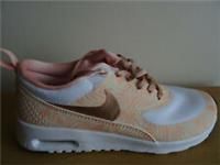 Girls Juniors NIKE AIR MAX THEA SE GS White Running Trainers 820244 101