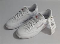 Reebok Classic Club C 85 trainers In White Leather With Gum Sole