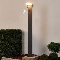 Lucande Beautiful path lamp Marius with sensor, 100 cm
