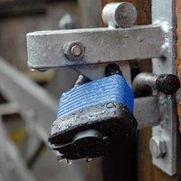 Draper Laminated Steel Padlock and 2 Keys with Hardened Steel Shackle and Bumper
