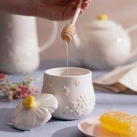 Price & Kensington Daisy Honey Pot & Drizzler | Ceramic Honey Pot with Embossed Daisy 3D Lid | Hand-Painted Yellow Handle | Includes Wooden Drizzler