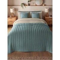 Silentnight Supersoft Quilted Bedspread - Add a Layer of Extra Style and Warmth - Smooth Comfy Touch Microfibre Coverlet Bed Sofa Throw - Machine Washable and Non-Iron Fabric - 150x200cm, Green