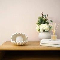 https://www.burton.co.uk/product/valuelights-sammie-white-ceramic-shell-shaped-pearl-table-lamp_p-cd9fd0c2-b77d-461f-a9bf-48fe78c64e00£colour=White&size=One%20Size