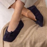 Isotoner Women/'s Popcorn Ballet Slippers, Black (Black), M UK