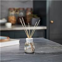 yc reed diffuser amber & sandalwood