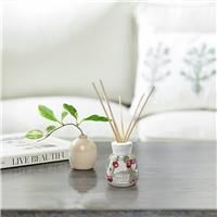 Yankee Candle Signature Scented Reed Diffuser | Black Cherry Aroma Diffuser | up to 10 Weeks of Fragrance | 100 ml | Perfect Gifts for Women