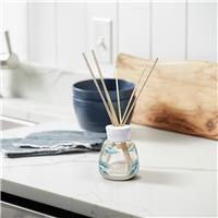Yankee Candle Signature Reed Diffuser | Ocean Air | 100ml | up to 10 Weeks of Fragrance | Perfect Gifts for Women
