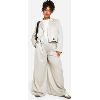 Womens Plus Textured Pleat Front Extreme Wide Leg Trouser
