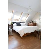 https://www.burton.co.uk/product/the-lyndon-company-goose-feather-down-240-thread-count-casing-13-5-tog-duvet_p-ee0752e4-8872-403f-8e68-2bc6609a49e8£colour=White&size=Single