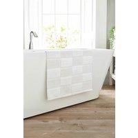 https://www.burton.co.uk/product/the-lyndon-company-egyptian-spa-700gsm-cotton-towels-ultra-soft-highly-absorbent-luxury-bathroom-essentials_p-e9a6eb39-9c23-4753-9a18-f7f134313106£colour=White&size=Face%20Towel%20Pair