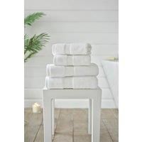 https://www.burton.co.uk/product/the-lyndon-company-new-boston-towel-800gsm-combed-100-cotton-luxury-spa-quality_p-45959953-71a8-4db7-ad66-9e5a8ea8b4c4£colour=White&size=Bath%20Towel