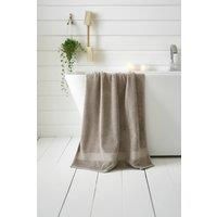 https://www.burton.co.uk/product/the-lyndon-company-poloma-supersoft-100-cotton-towels-ultra-absorbent-700gsm-face-hand-bath-sheet-sizes_p-e2eea5c1-1ddc-45d7-9417-f0371be56163£colour=Taupe&size=Bath%20Sheet