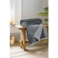 https://www.burton.co.uk/product/deyongs-hazelwood-super-soft-flannel-sherpa-throw---130-x-170cm-fleece-blanket_p-2140a10c-9c75-4af0-b633-603f37fff007£colour=Silver&size=130cm%20x%20170cm