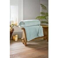 https://www.burton.co.uk/product/the-lyndon-company-luxury-coco-touch-flannel-throw-140x180cm-ultra-soft-blanket_p-9a909eef-5175-4594-a84f-e622140d17cb£colour=Light%20Blue&size=140cm%20x%20180cm