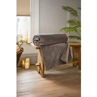 https://www.burton.co.uk/product/the-lyndon-company-luxury-coco-touch-flannel-throw-140x180cm-ultra-soft-blanket_p-9a909eef-5175-4594-a84f-e622140d17cb£colour=Fawn&size=140cm%20x%20180cm