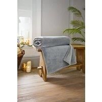 https://www.burton.co.uk/product/the-lyndon-company-luxury-coco-touch-flannel-throw-140x180cm-ultra-soft-blanket_p-9a909eef-5175-4594-a84f-e622140d17cb£colour=Grey&size=140cm%20x%20180cm