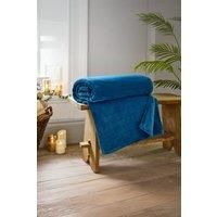 https://www.burton.co.uk/product/the-lyndon-company-luxury-coco-touch-flannel-throw-140x180cm-ultra-soft-blanket_p-9a909eef-5175-4594-a84f-e622140d17cb£colour=Blue&size=140cm%20x%20180cm