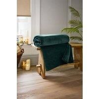 https://www.burton.co.uk/product/the-lyndon-company-luxury-coco-touch-flannel-throw-140x180cm-ultra-soft-blanket_p-9a909eef-5175-4594-a84f-e622140d17cb£colour=Dark%20Green&size=140cm%20x%20180cm