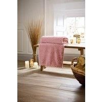 https://www.burton.co.uk/product/deyongs-hemsworth-chevron-fleece-throw-blanket-super-soft-warm-cozy-130x170cm_p-4367d9bd-901e-4024-a6f9-1e5e751ebc8d£colour=Pink&size=130cm%20x%20170cm