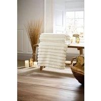 https://www.burton.co.uk/product/deyongs-alnwick-supersoft-plush-cosy-autumn-ribbed-throw---140x180cm_p-adf2ca0d-a266-4451-9701-c4f7b307394b£colour=Cream&size=140cm%20x%20180cm