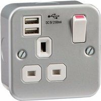 KnightsBridge Metal Clad 13A 1 Gang Switched Socket With 2 USB 5V Charger Ports