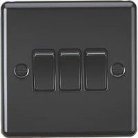 KNIGHTSBRIDGE ROUND EDGE MATT BLACK SWITCHES AND SOCKETS BLACK INSERT