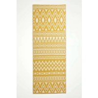 HOMESCAPES White & Yellow Outdoor Rug Runner for Garden or Patio 100% Recycled Plastic 75 x 200cm Lightweight Waterproof Aztec Design Garden Rug “Anna” Woven Floor Mat for Indoor & Outdoor Use