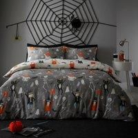 Bedlam - Halloween Party Duvet Cover - Single Bedding Size (140 x 200cm) - Reversible (2 Colours) - Glow in the Dark Duvet Cover - Spooky Pumpkin, Ghosts & Skeletons Bedding - Halloween Decorations