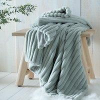 Appletree Hygge - Morritz - Faux Fur Throw - 130 x 180cm in Green