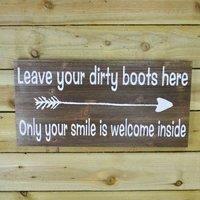 60cm x 30cm Dark Rustic Fir Wood Welcome Arrow Hanging Wall Sign