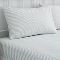 Dreams & Drapes - Blue Pinstripe Super King Fitted Sheet (200 x 180 x 28cm) - Luxury Polycotton Bed Sheet - Matching Duvet Cover Available - White Bed Sheet with Blue Stripes