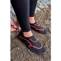 https://www.burton.co.uk/product/mountain-warehouse-bermuda-adjustable-breathable-neoprene-upper-aqua-shoes_p-c9654eec-d2a5-4e29-ba33-718aaaef116f£colour=Black&size=6