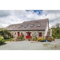 5* Pembrokeshire Cottage: Hot Tub, Hamper & Prosecco For Up To 12