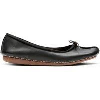 https://www.burton.co.uk/product/clarks-freckle-ice-black-leather-pumps_p-f06047a9-1074-4068-b7d1-8a2f2602e8b8£colour=Black&size=4-Wide%20Fit