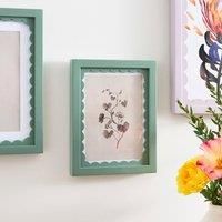 Remi Scalloped Photo Frame