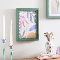 Remi Scalloped Photo Frame