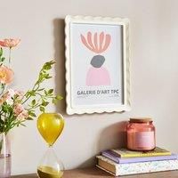 Scalloped Photo Frame